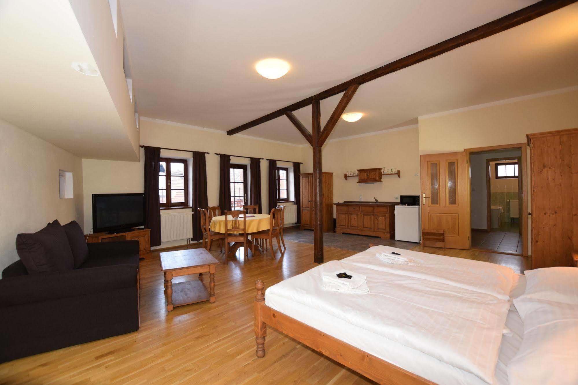 Pension Zamecka Apartma - Castle Apartments Český Krumlov Exteriör bild